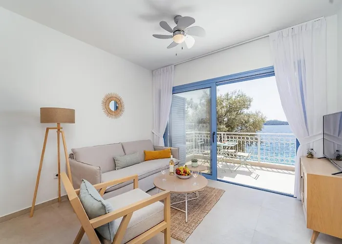 Greek House Complex B4 *