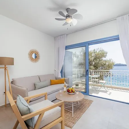 Greek House Complex B4 *